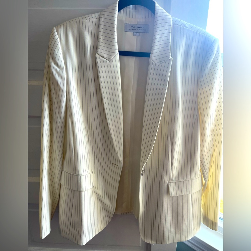 Tahari ASL boyfriend pinstripe pant suit